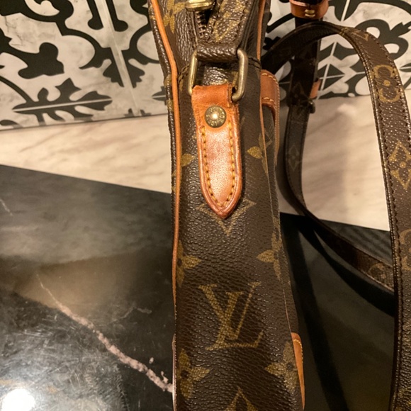 Louis Vuitton Danube As-Is GUC - Picture 4 of 10